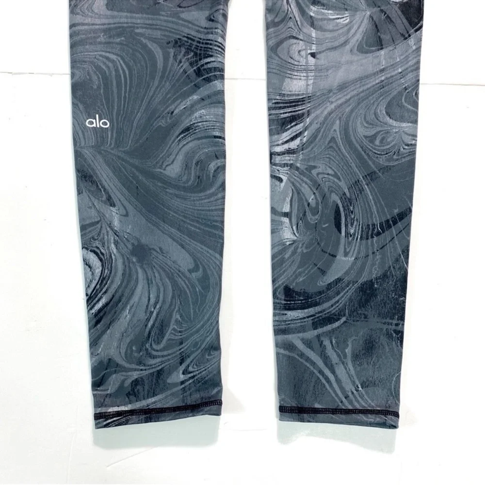 Alo Yoga Airbrush Full Length Legging in Marble Gray Size L