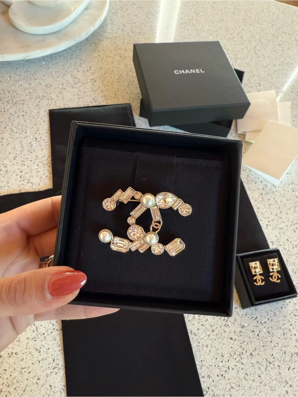 CHANEL brooch gold