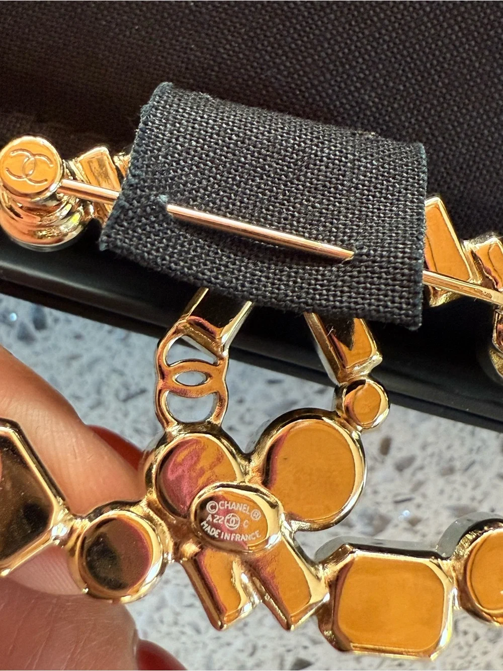 CHANEL brooch gold
