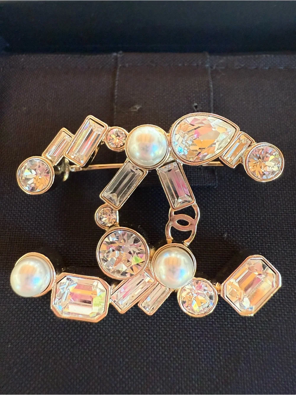CHANEL brooch gold