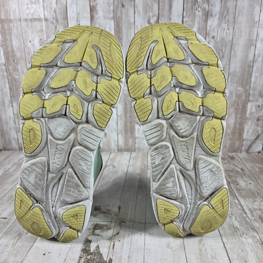 Hoka One One hoka one