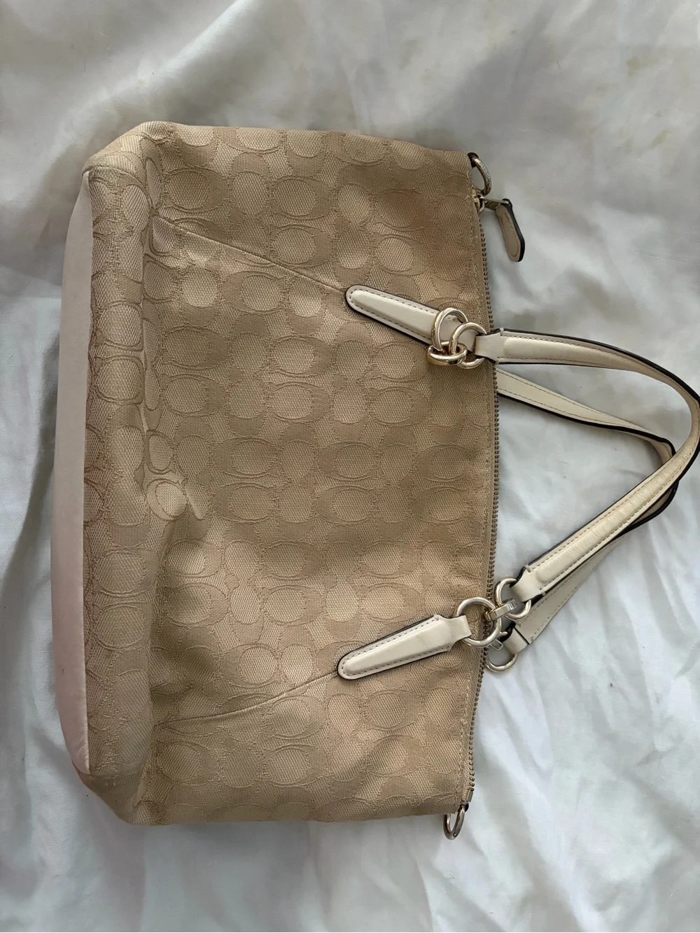 Coach shoulder used