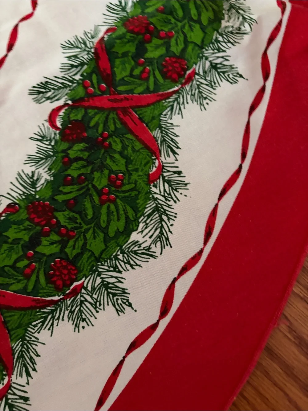 Festive Red & Green Holiday Tree Skirt - Brand Unspecified