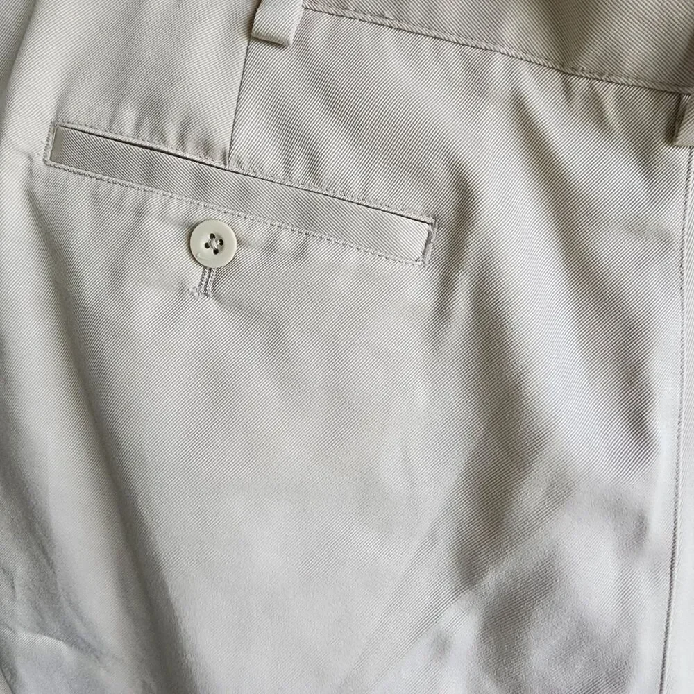 Nike Golf Shorts Mens Size 38 Tan Dri-Fit Performance Pleated Front Pockets
