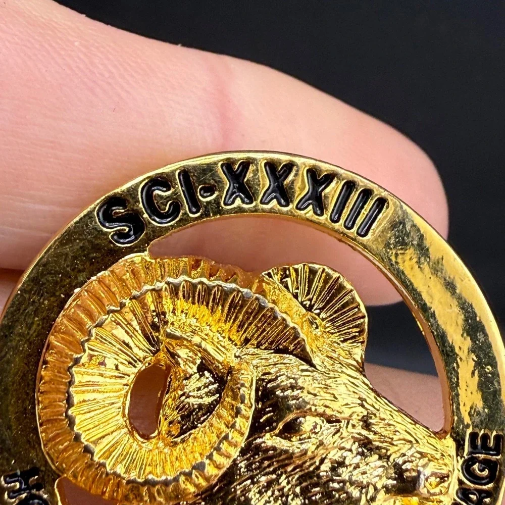 Vintage Hunting Brooch Gold Tone SCI-XXXII Honoring Our Hunting Heritage