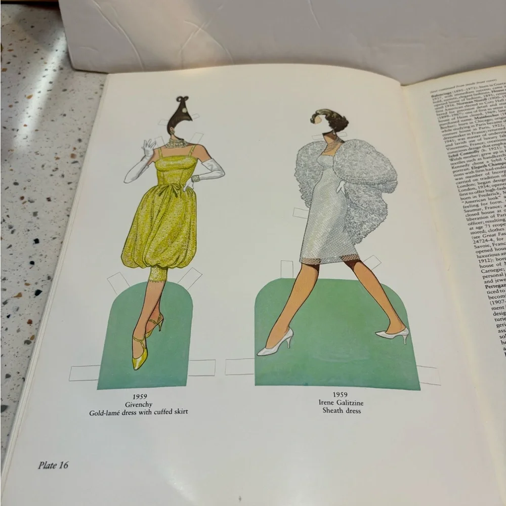 Vintage 1985 Great Fashion‎ Designs of the Fifties Paper Dolls Book Tom Tierney