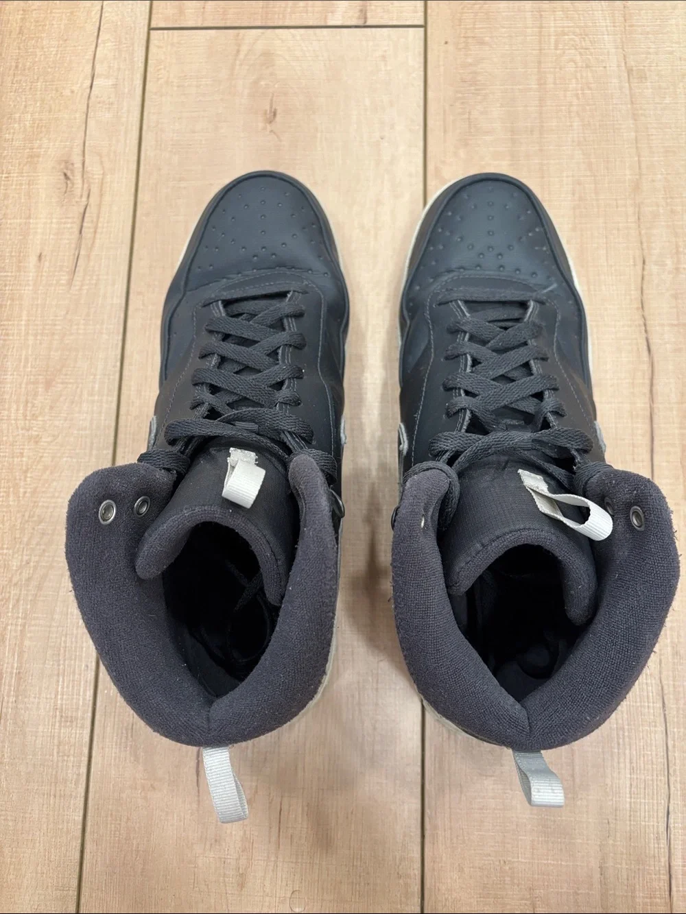 Nike mid top