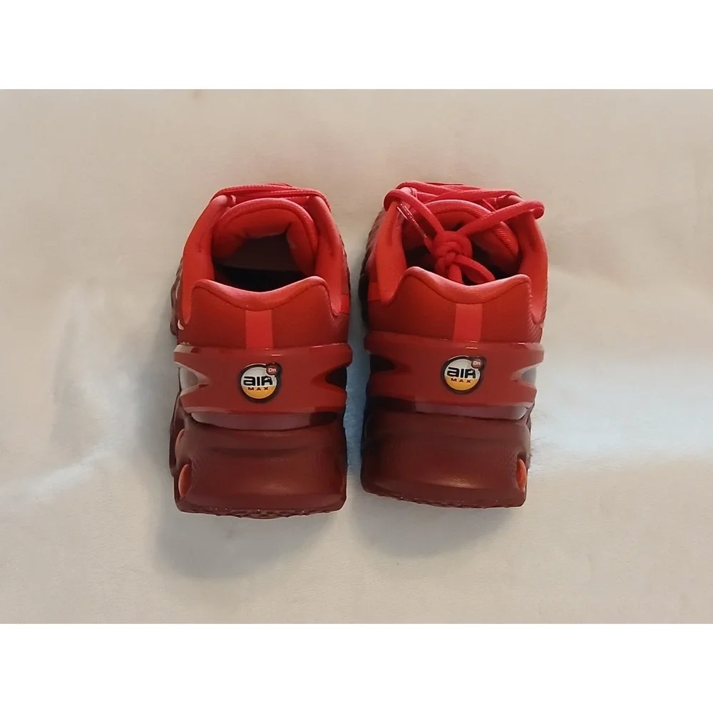 NIB - Wms Nike Airmax DN8 Sz 7.5 University Red