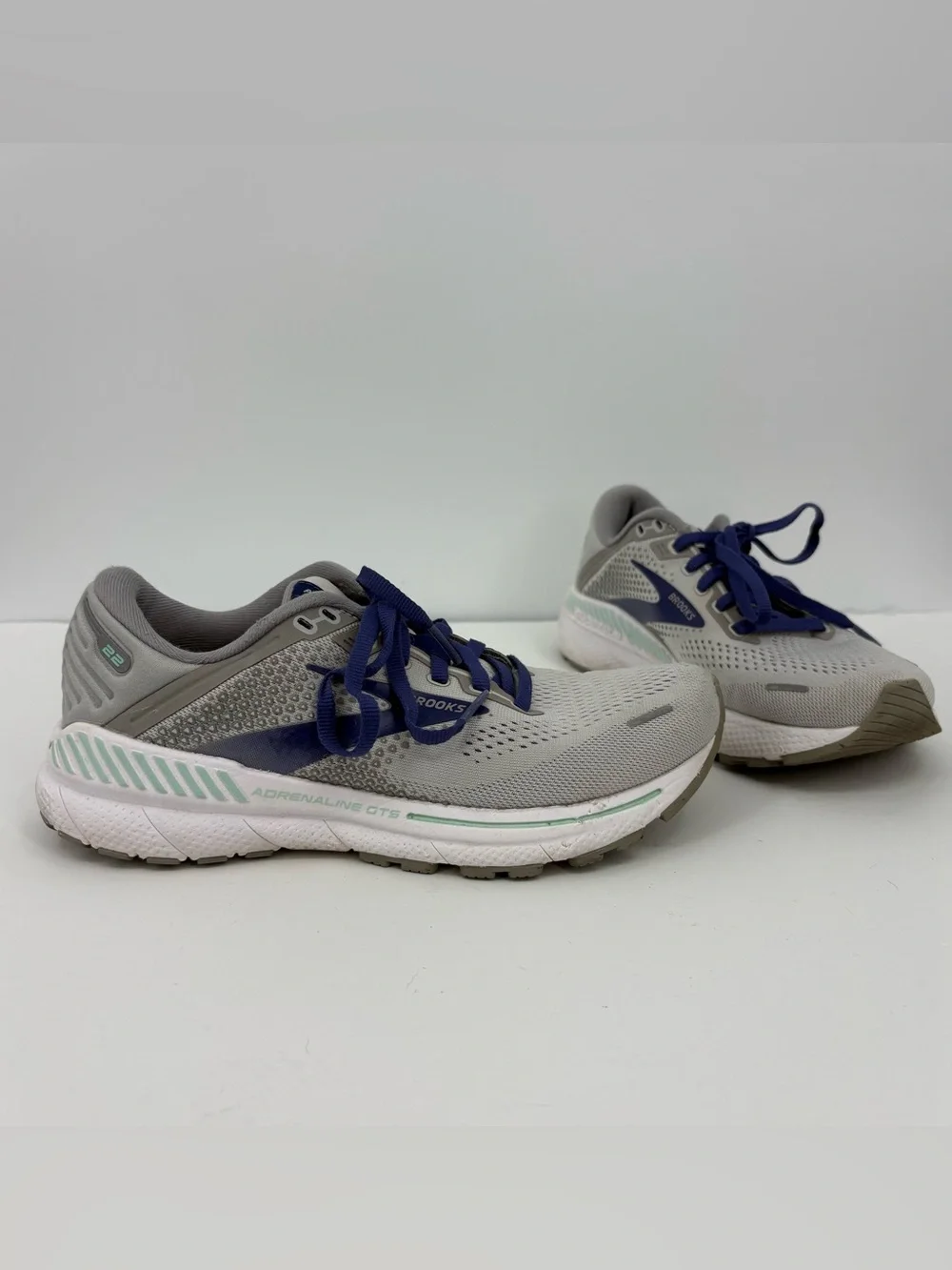 Brooks Adrenaline GTS 22 Running Shoes in Gray Women’s Size 7