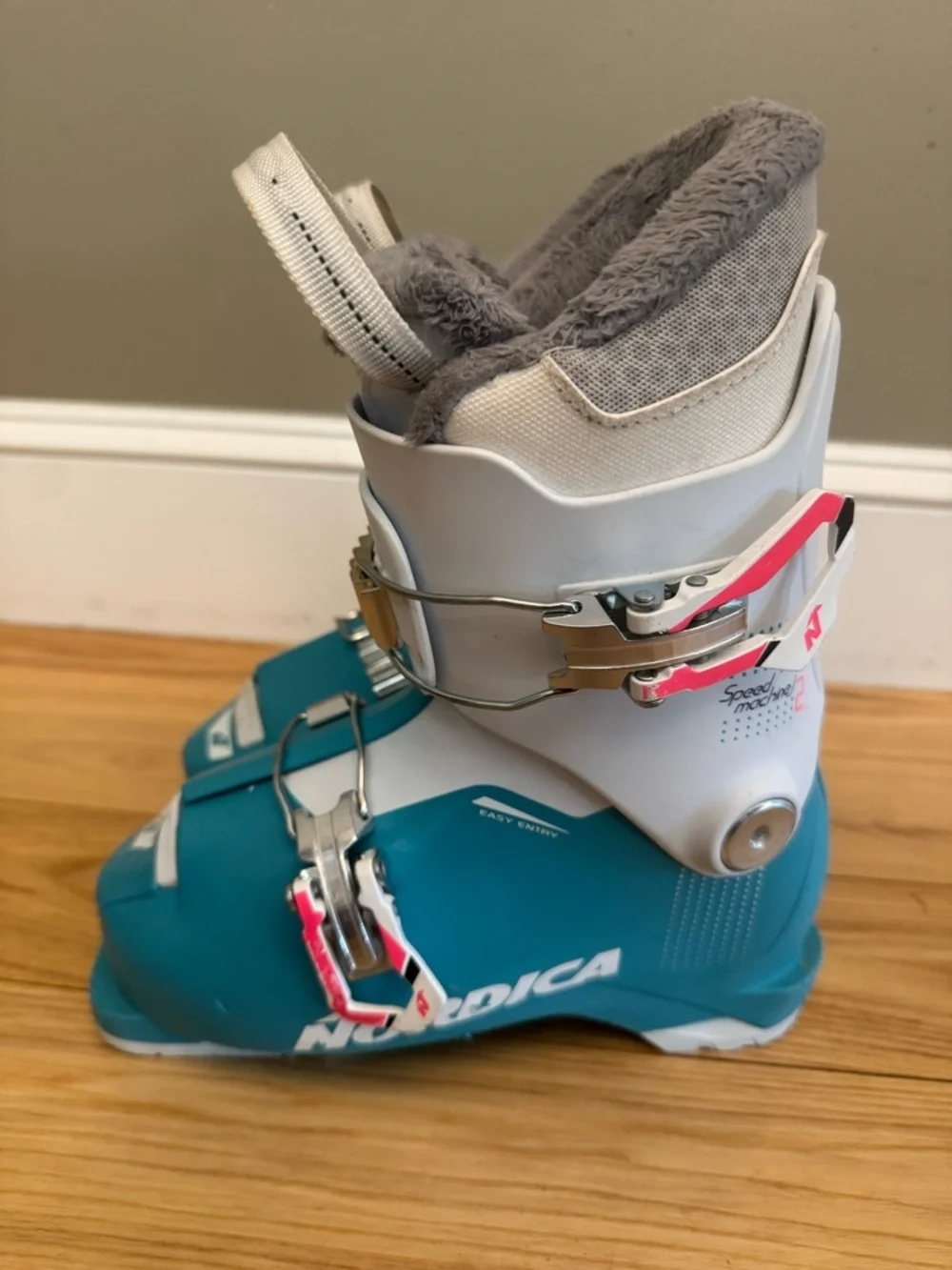 Nordica adorable functional