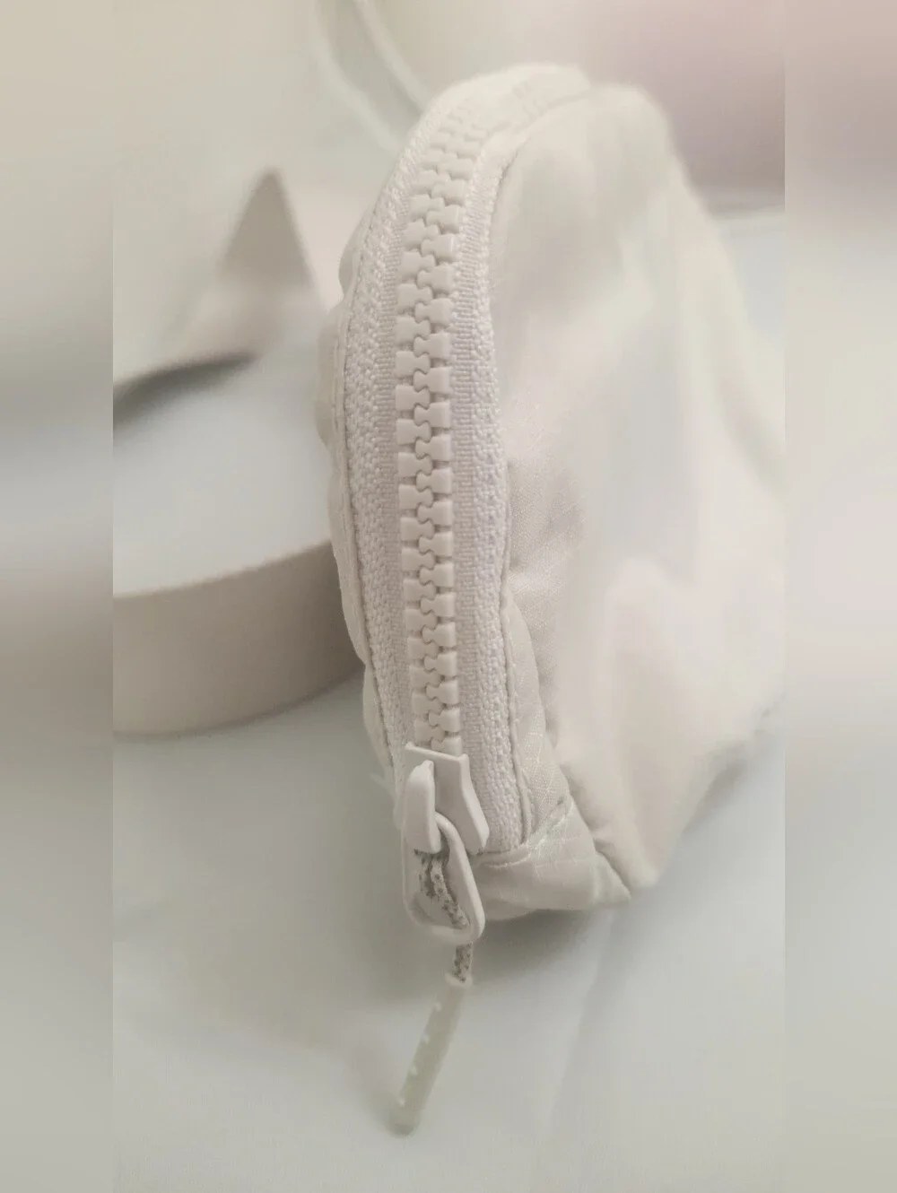 lululemon athletica compact minimalist clean