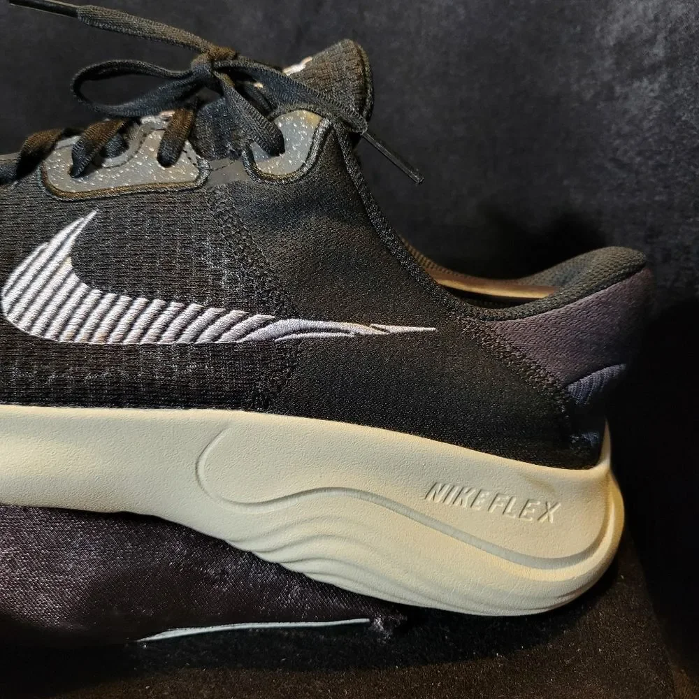 Nike flexible light