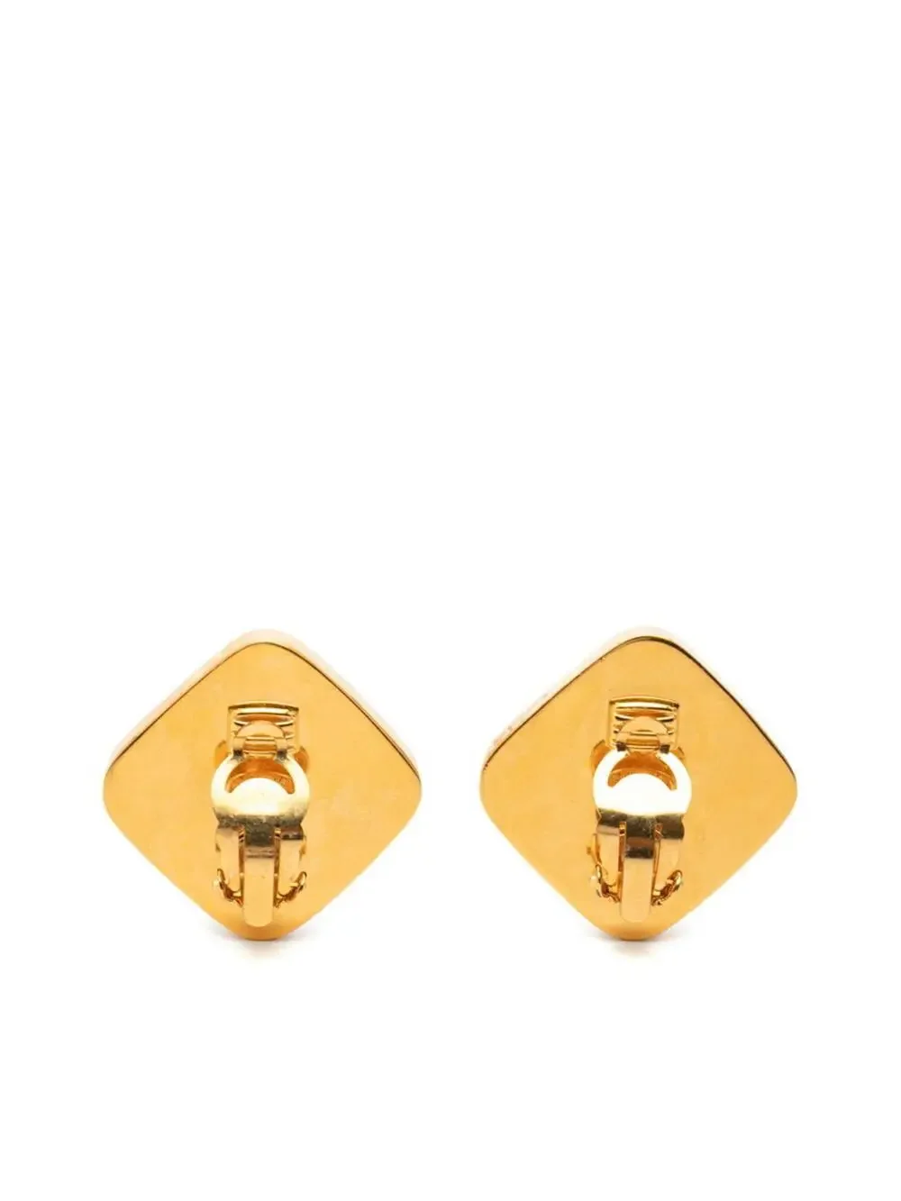 CHANEL elevate your