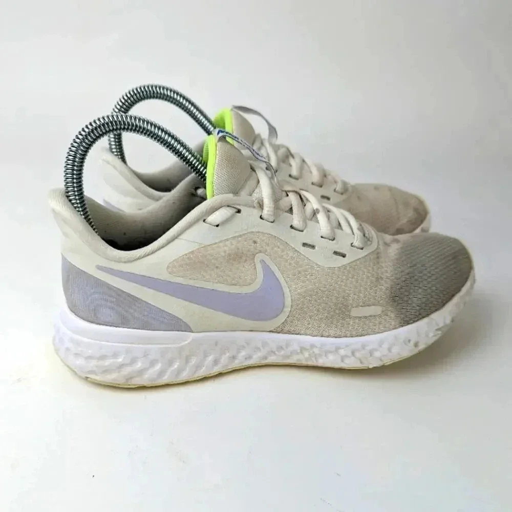 Nike Revolution 6.5