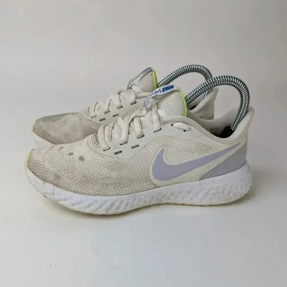 Nike Revolution 6.5
