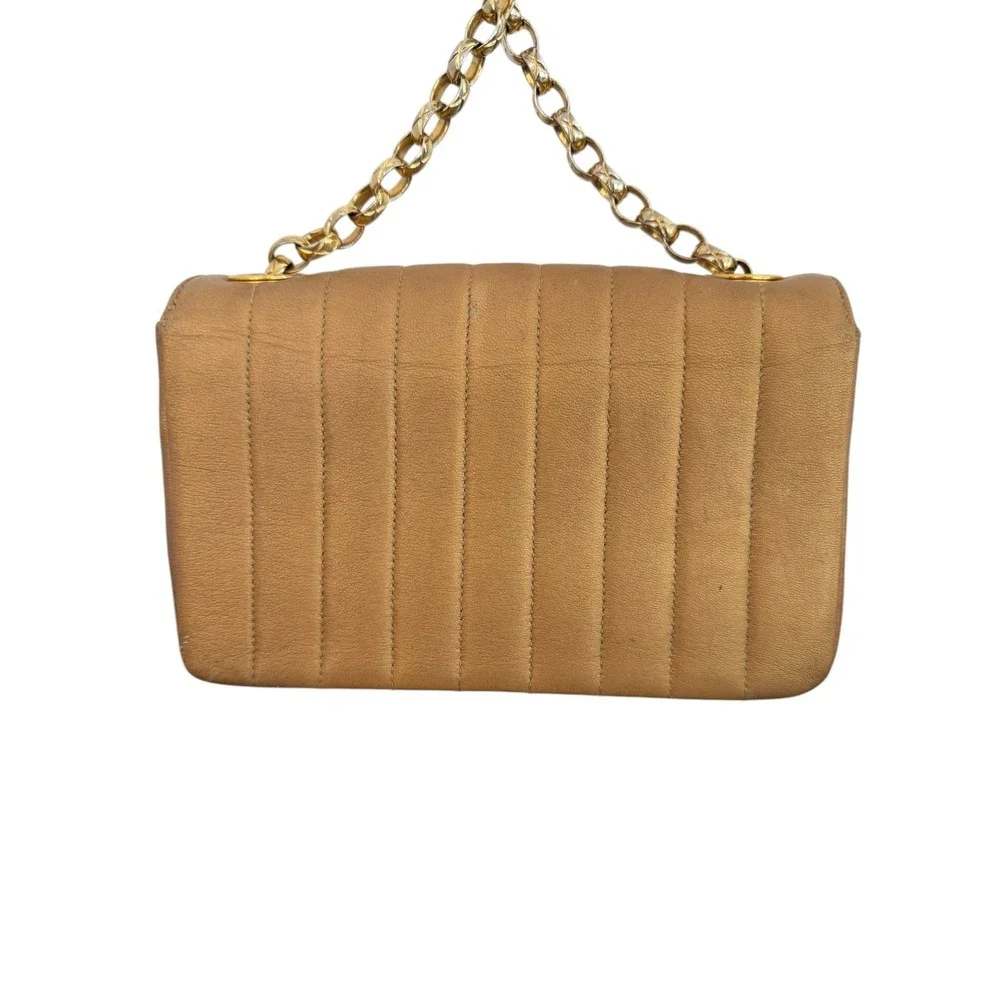 CHANEL this beautiful