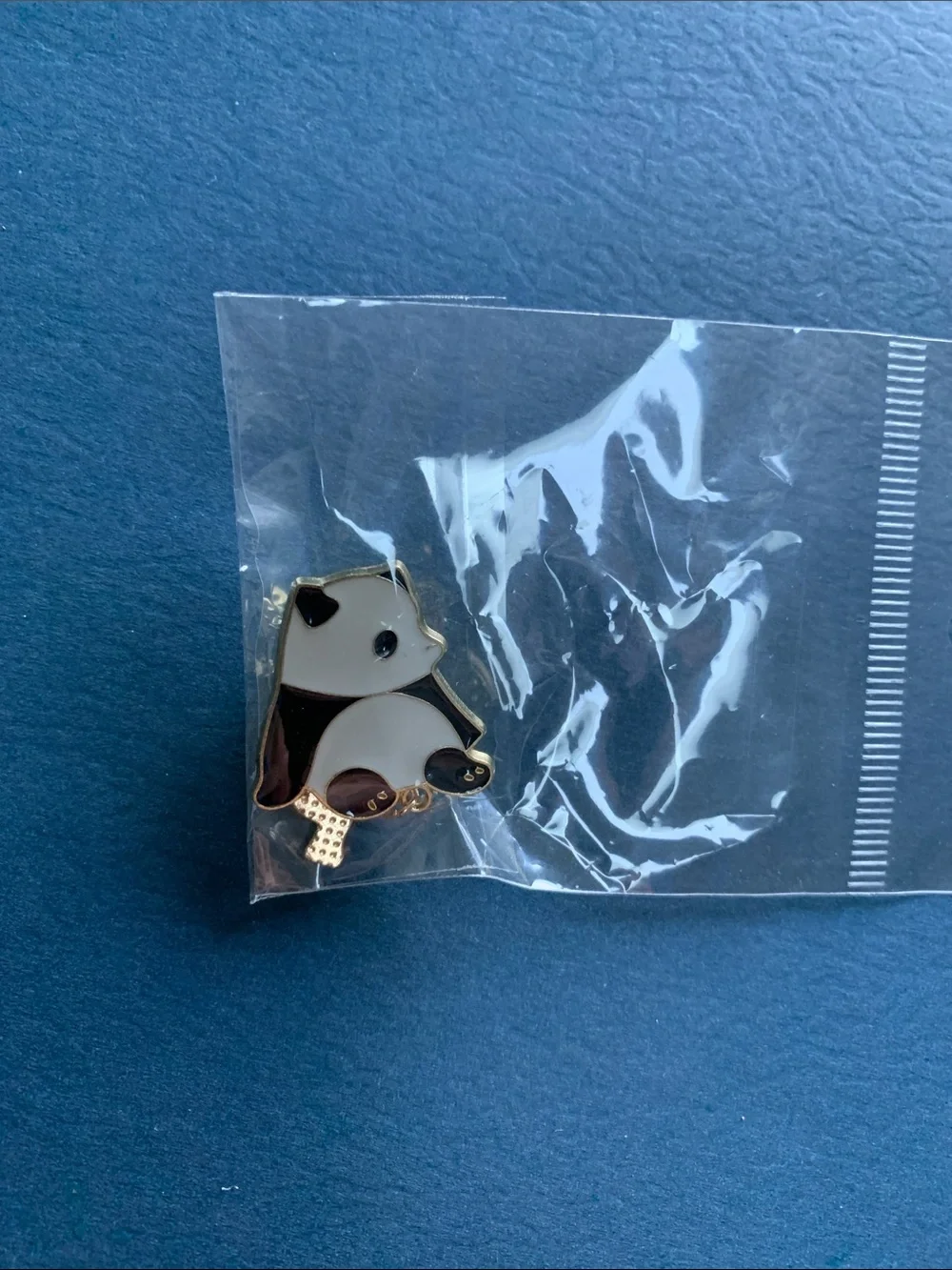 Elegant & Stylish Cute Panda Enamel Brooch Pin – Black & White. Brand new.
