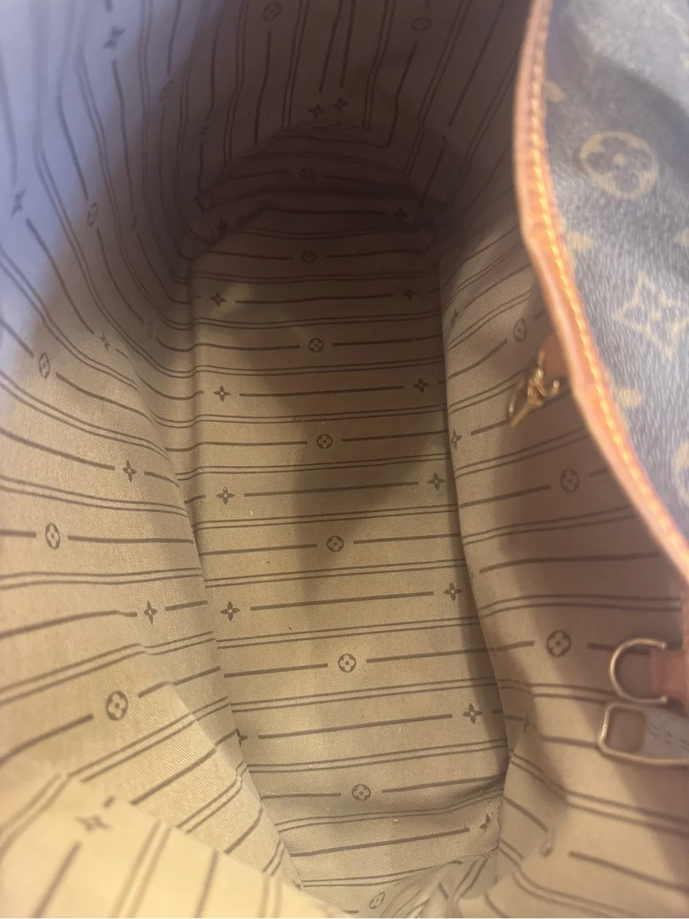 Louis Vuitton directly lv pattern