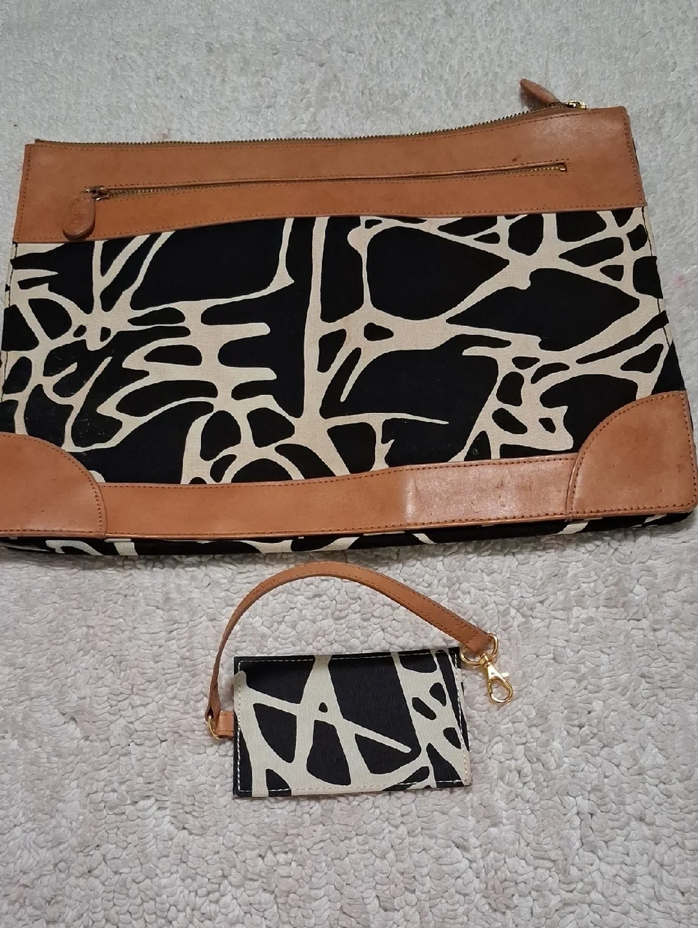 Diane Von Furstenberg Black and Tan Abstract Pattern Set