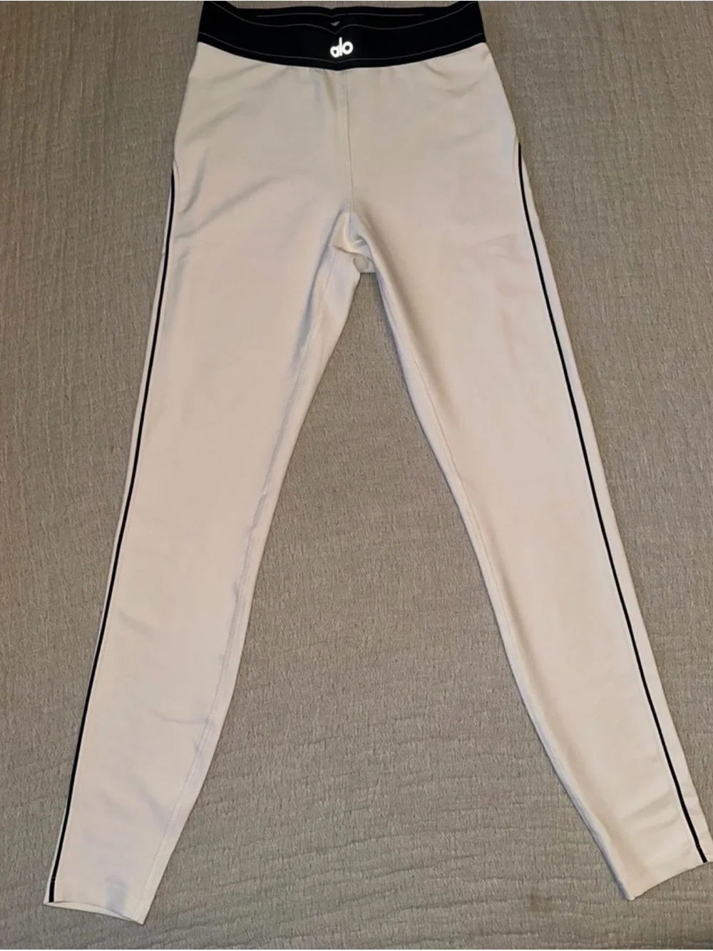 ALO Yoga matching two