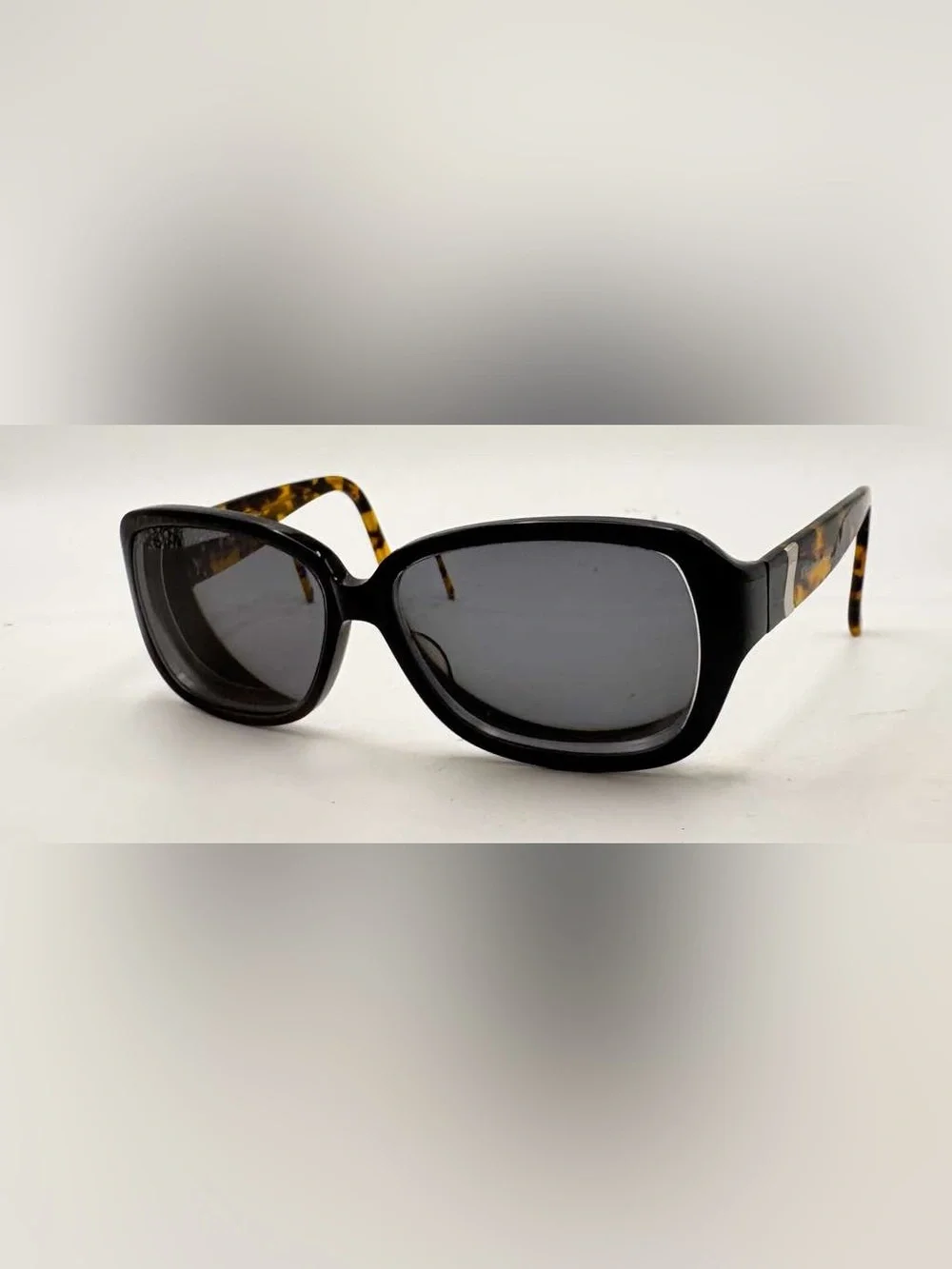 Elizabeth Arden listing pair