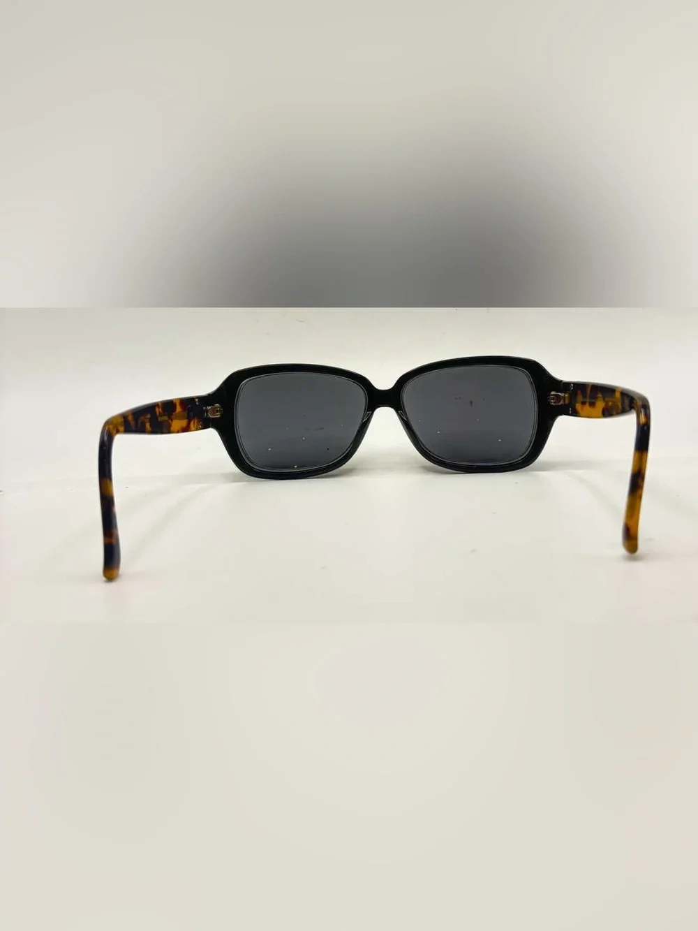 Elizabeth Arden listing pair