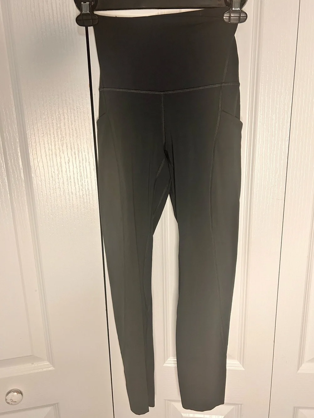 Lululemon Women’s Size 2 High-Rise Align Black Active Leggings Pockets Flaw