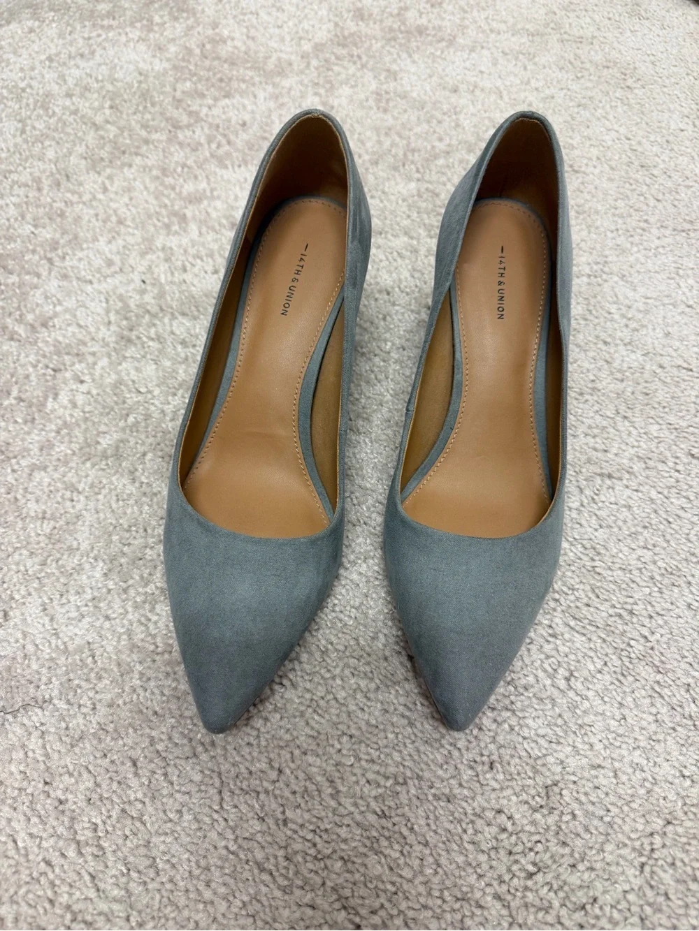 14th & Union Pointed-Toe Pumps in Gray with Brown Block Heel