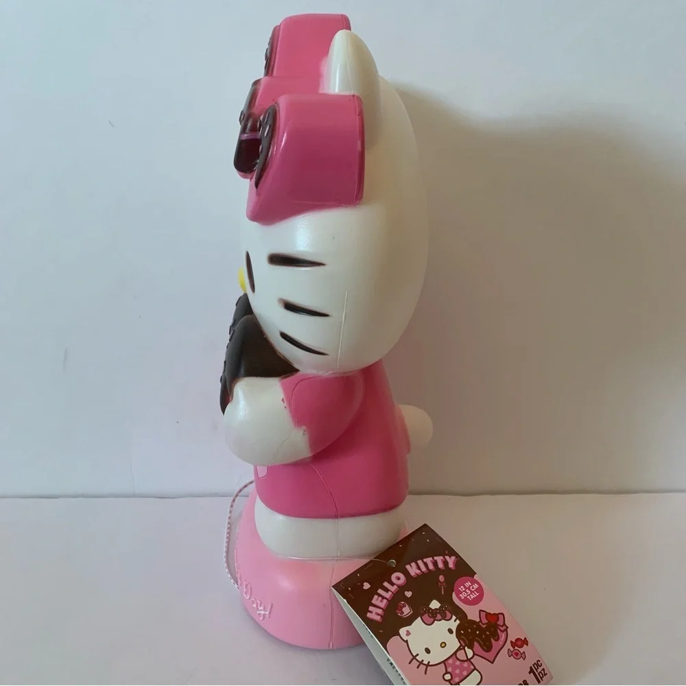 Hello Kitty family home