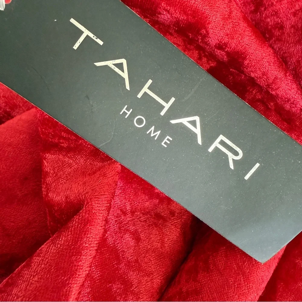 Tahari red gold