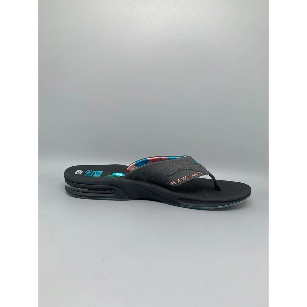 Reef fanning tropic