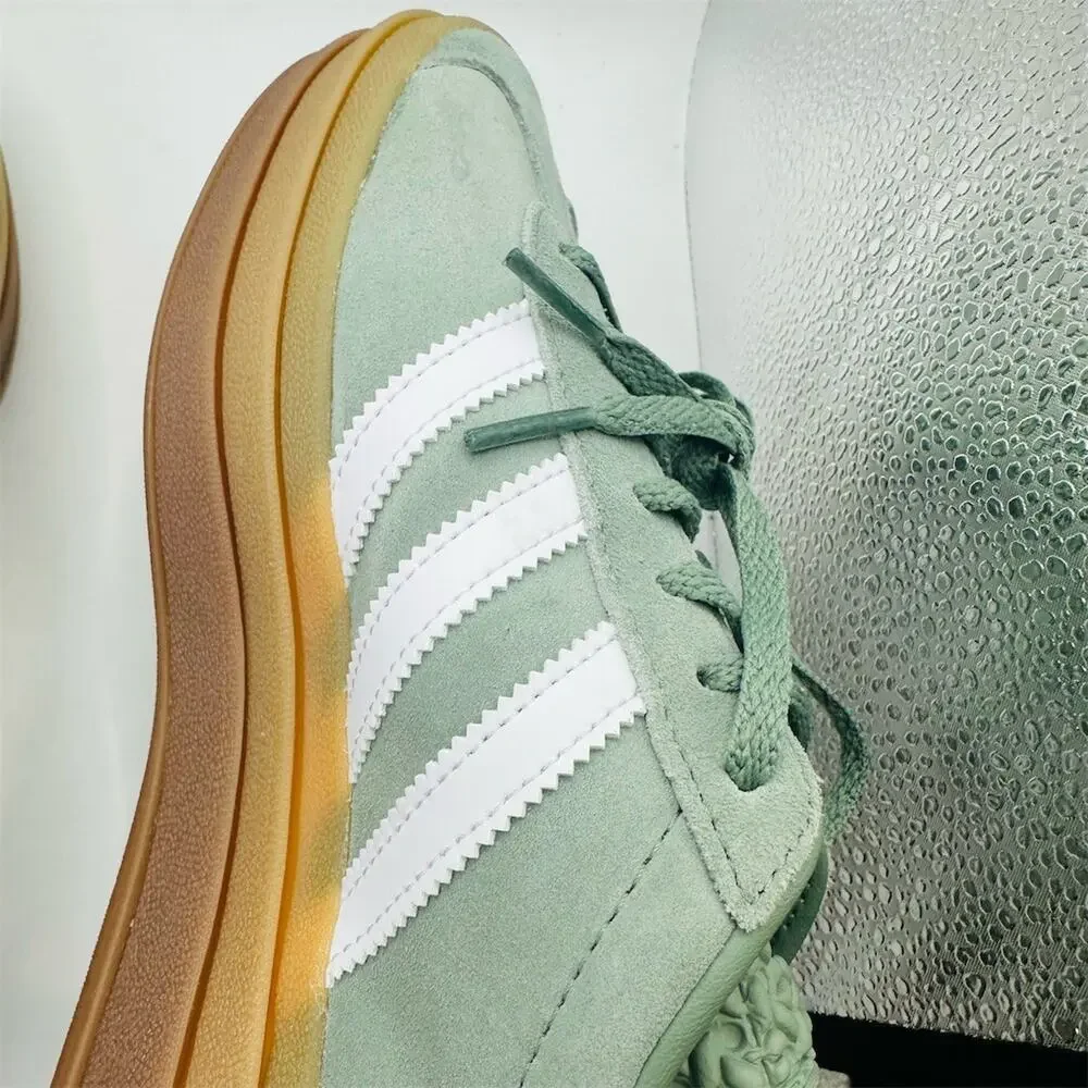 adidas **adidas gazelle