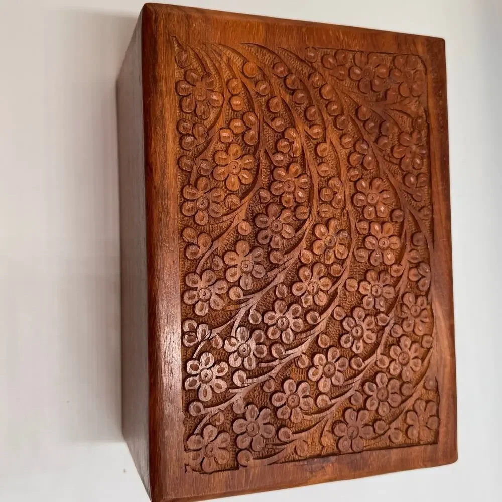 None and/or Unknown hand carved