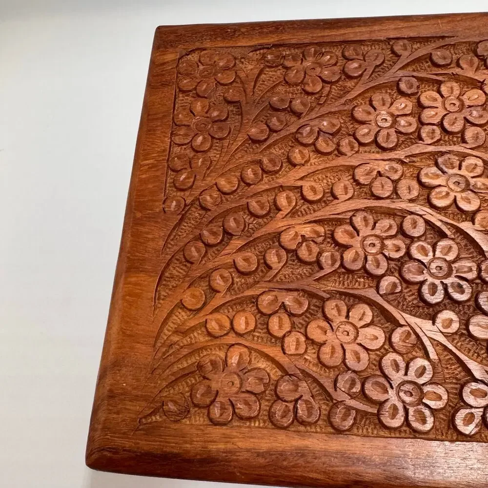 None and/or Unknown hand carved