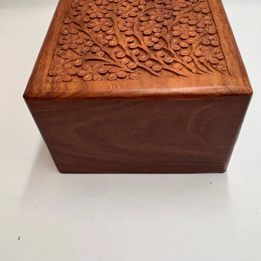 None and/or Unknown hand carved