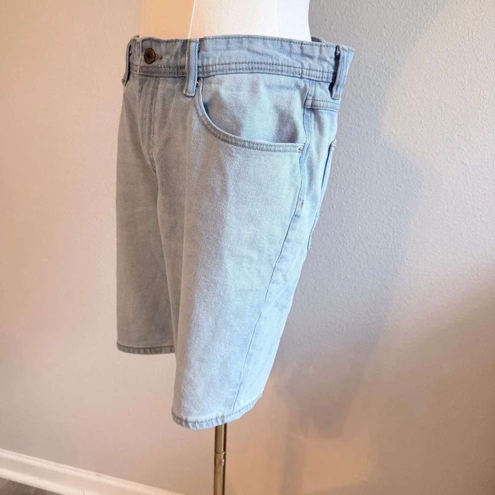 Zara Man Denim Shorts Light Wash Blue Relaxed Fit Casual Minimalist Size 32
