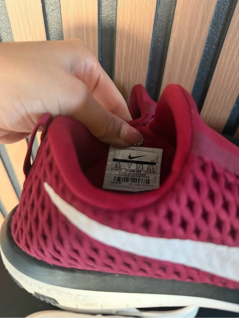 Nike slip design