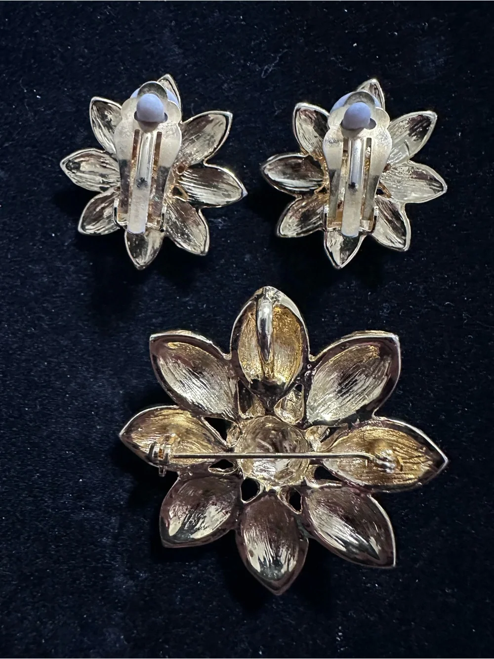 Elegant White Enamel and Gold Floral Brooch/Pendant & Clip Earring Set