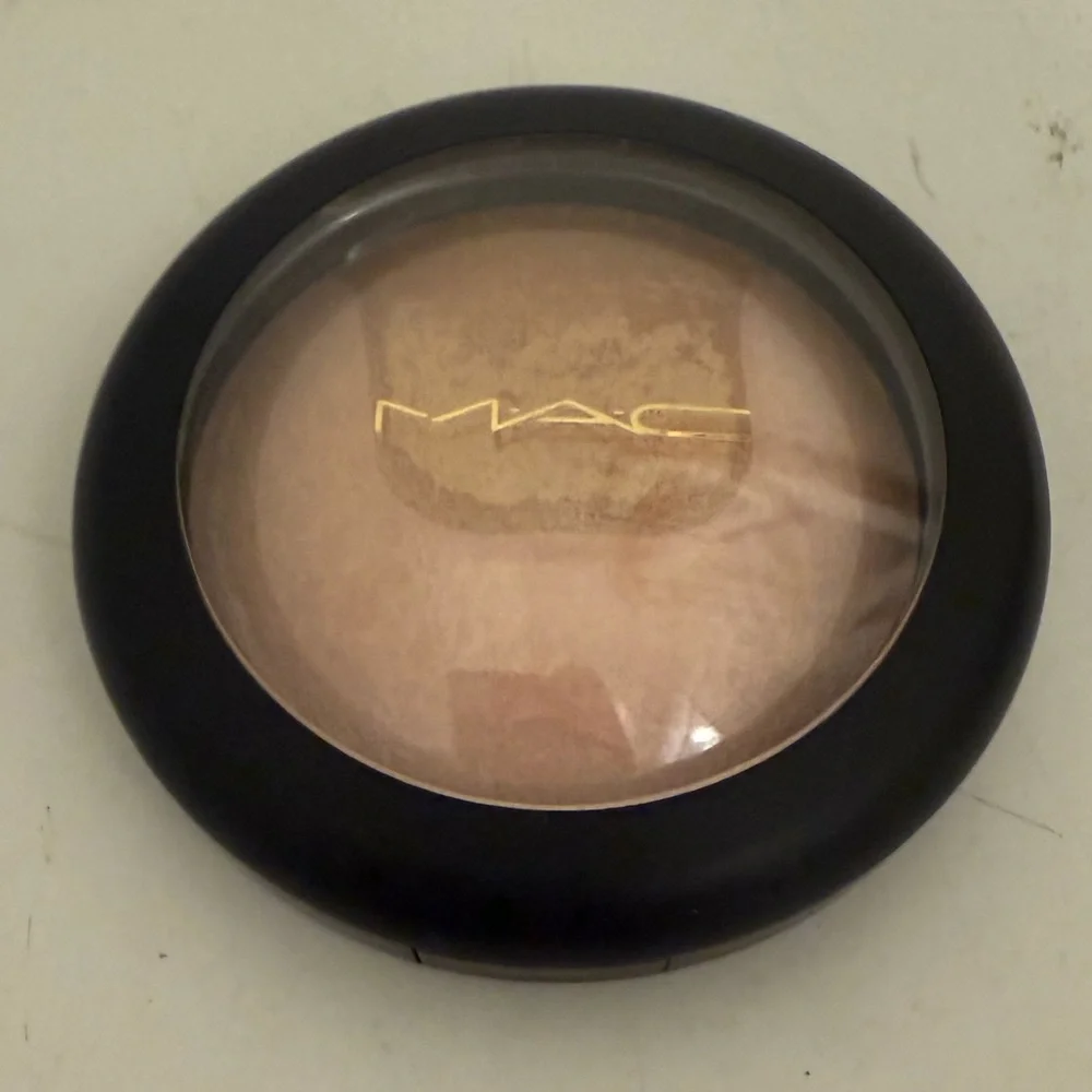 MAC Cosmetics mac centre