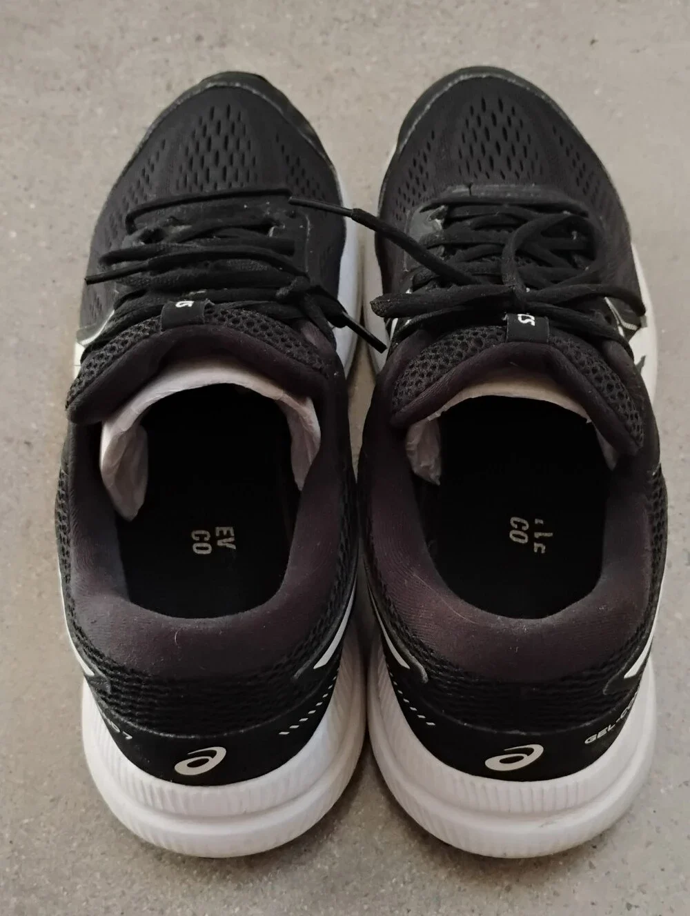 Asics men running