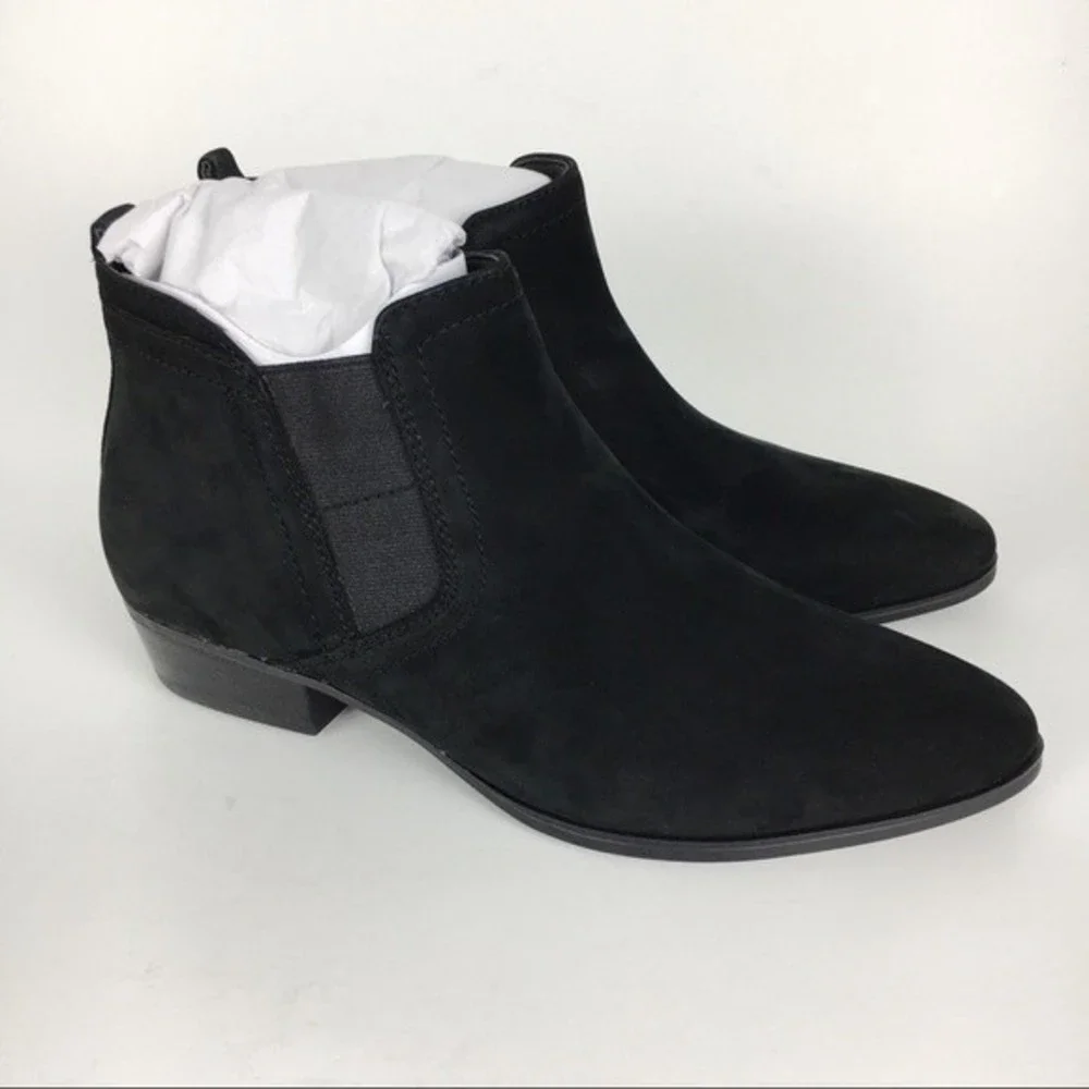 Naturalizer black nubuck