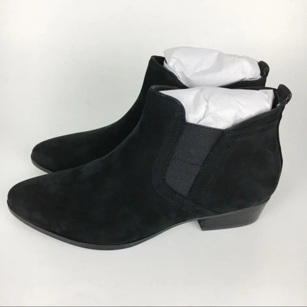Naturalizer black nubuck