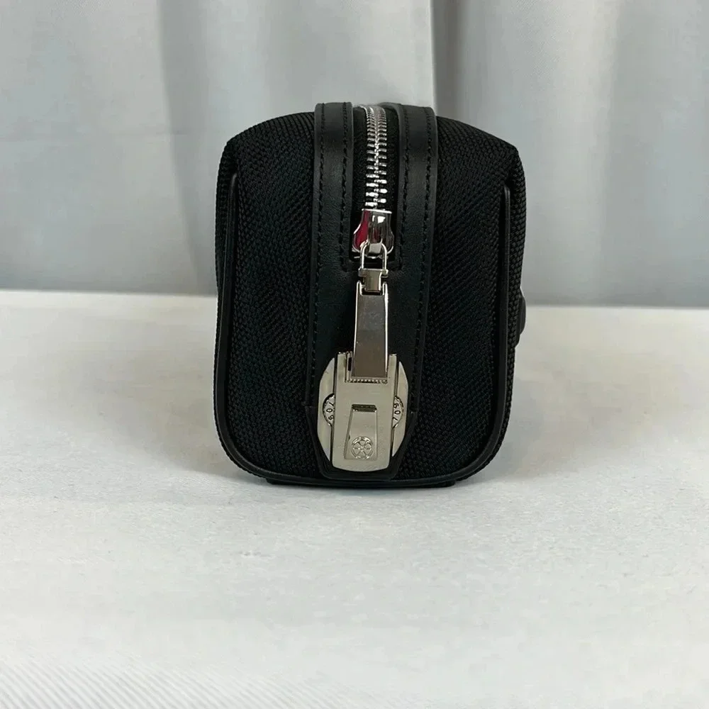 Cartwright closure pocket