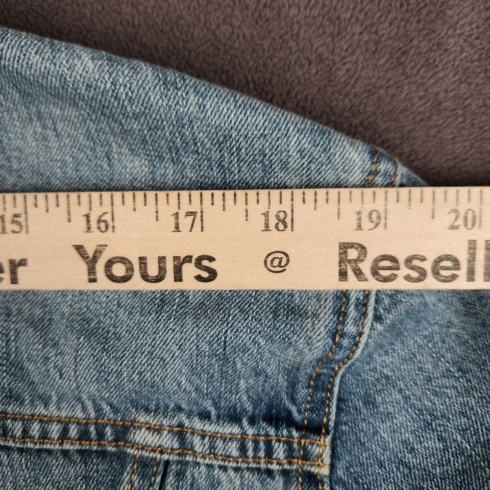 Levis Premium measurements shoulder