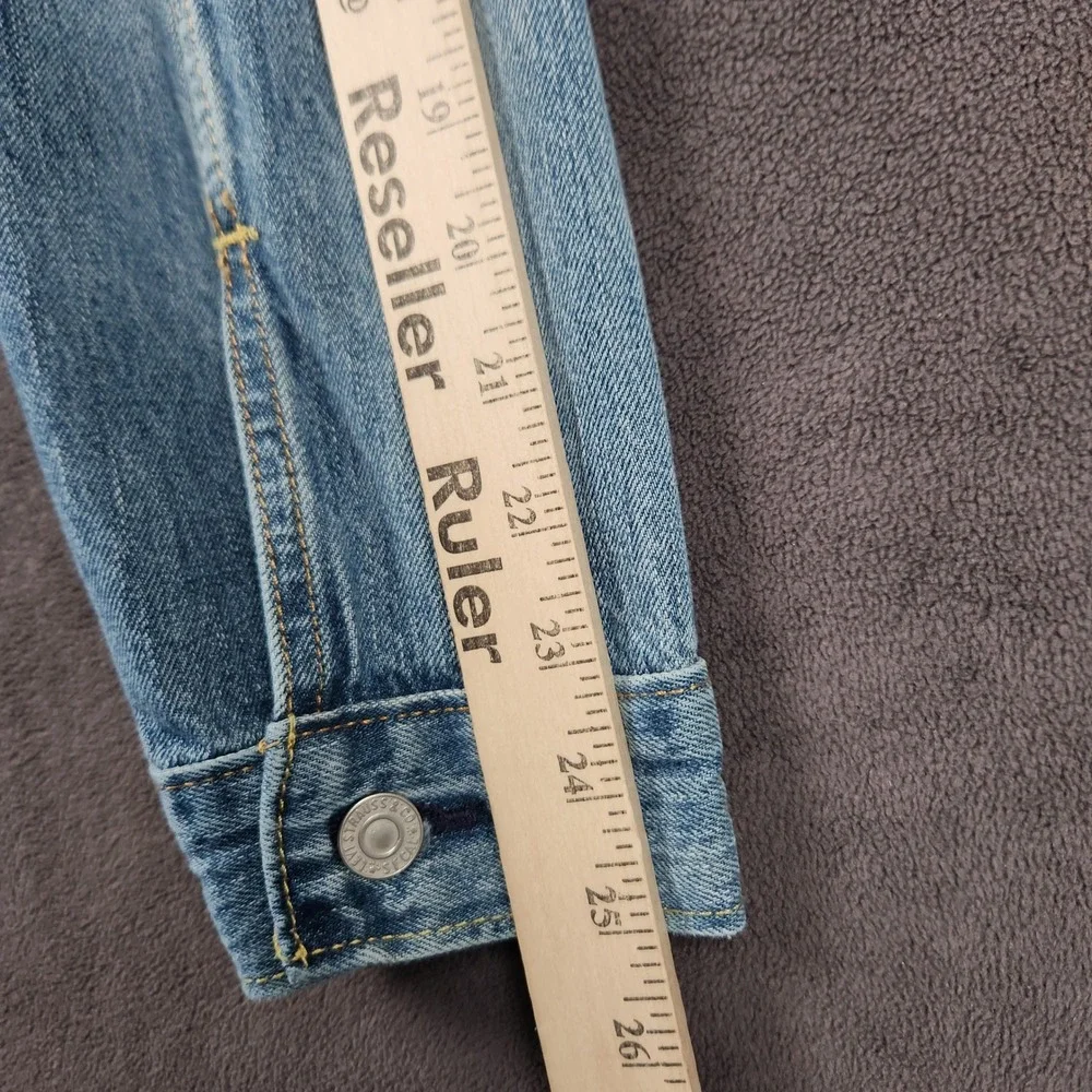 Levis Premium measurements shoulder