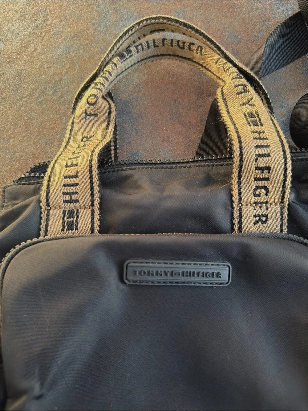 Tommy Hilfiger compact nylon