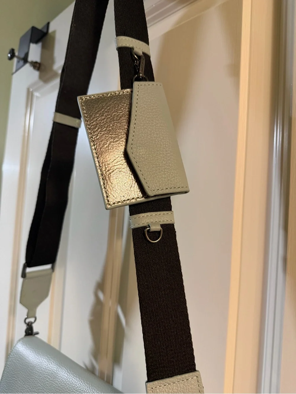 Botkier compact pebbled