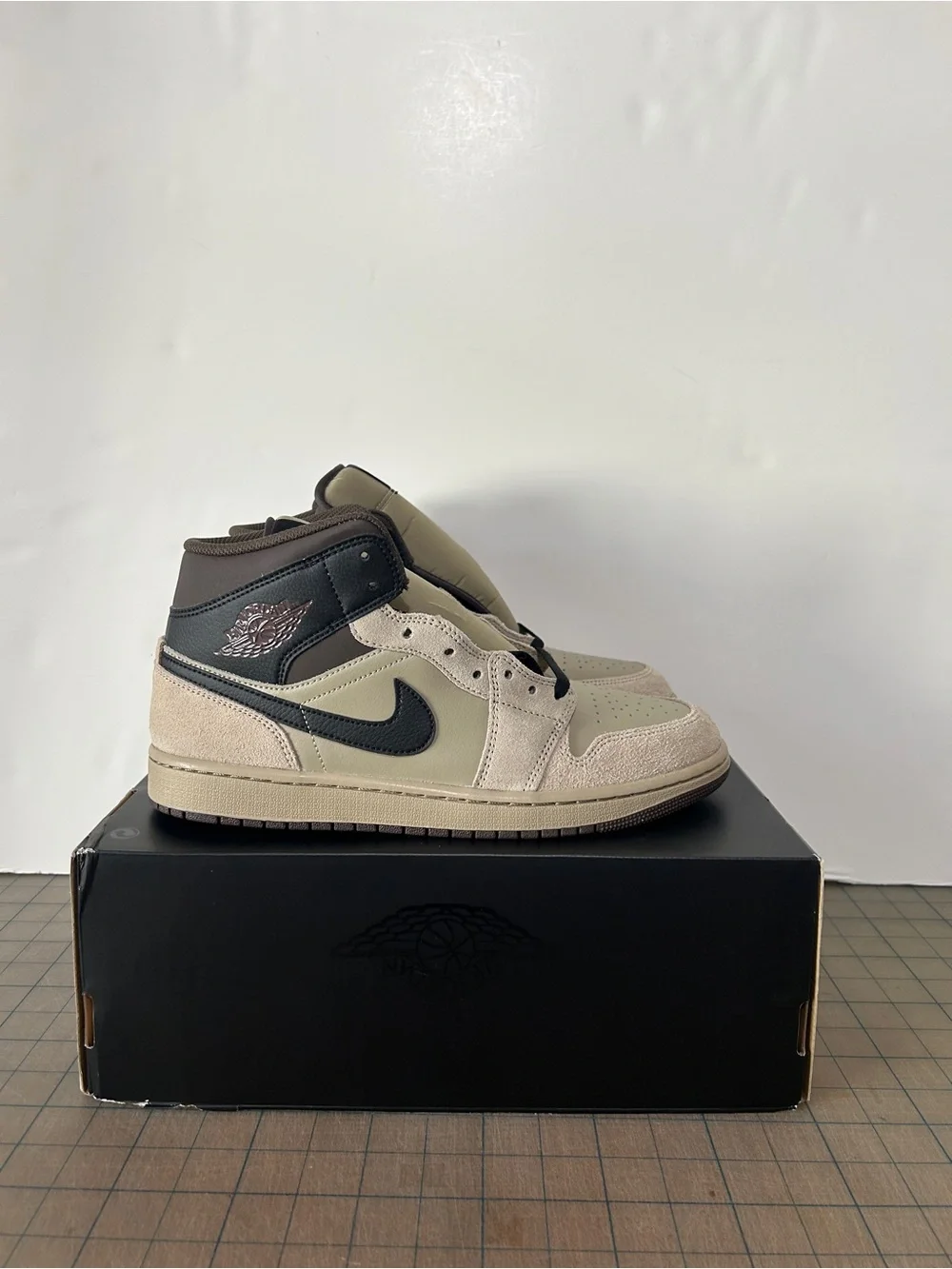 Jordan mid ‘khaki