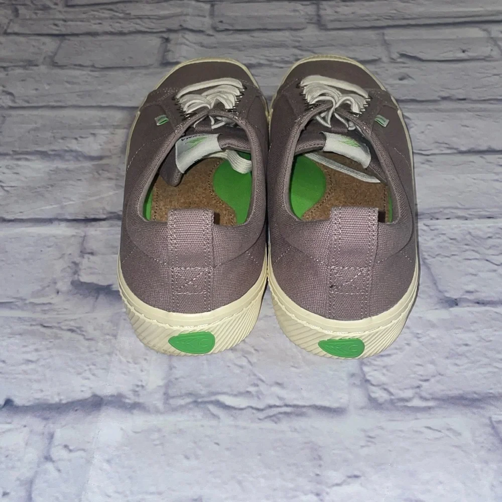 Cariuma good used