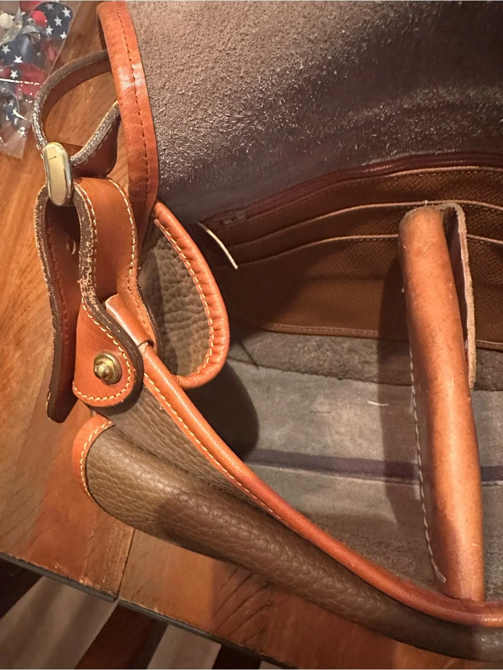Dooney & Bourke classic dooney